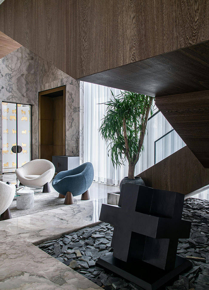 Contemporary staircase feature wall design for luxury villa residence